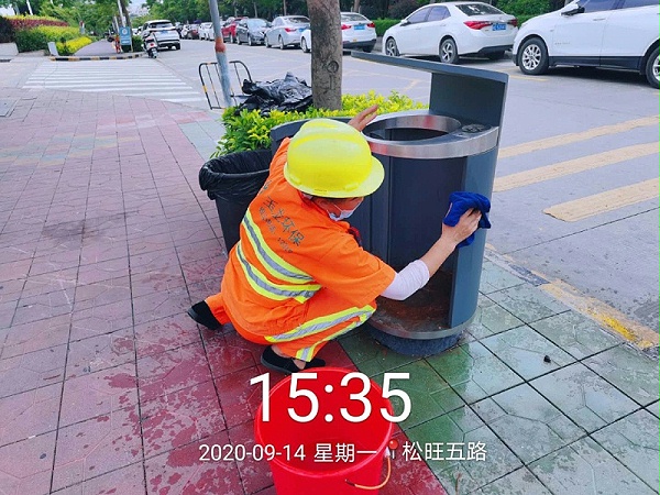 优秀环卫工-乐冠体育环保