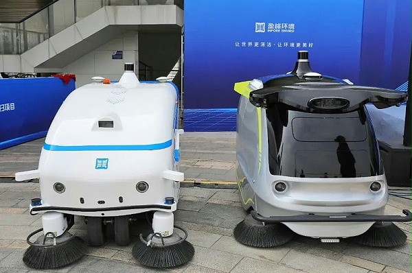 乐冠体育环保：AI+无人驾驶环卫试点1