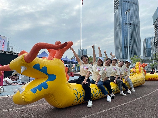 乐冠体育环保：公司巾帼英雄奋战街道组织的趣味运动会