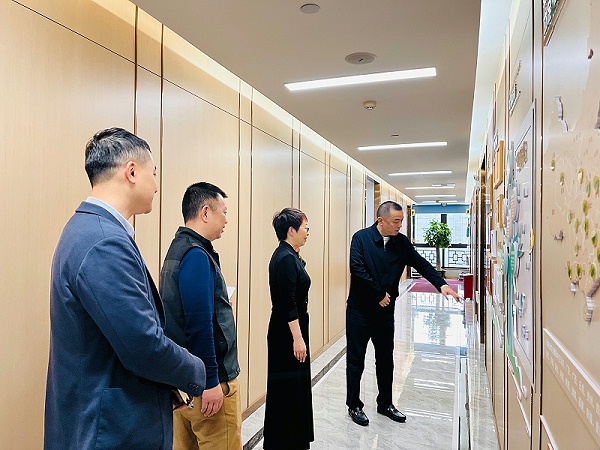 清水河街道党工委书记魏刚带队到乐冠体育环保走访调研