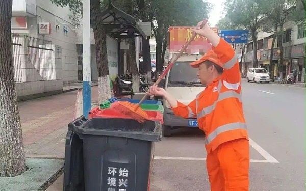 乐冠体育环保：环卫工人张相远2