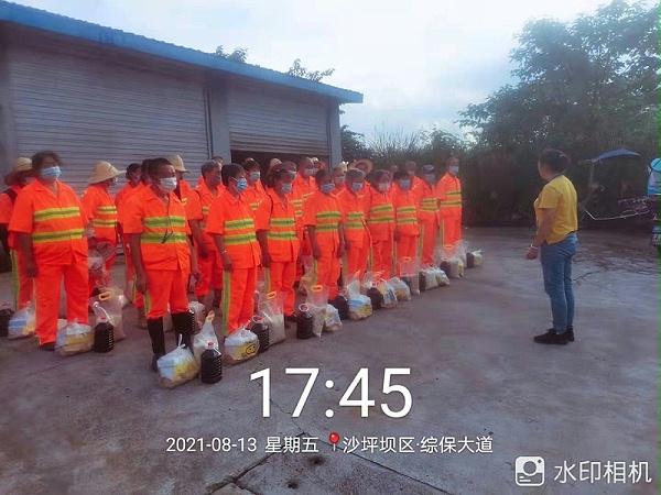 乐冠体育环保重庆分公司给员工送清凉发放慰问物资3