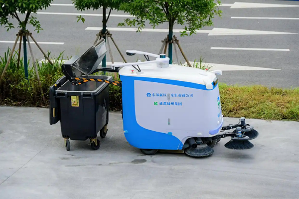 乐冠体育环保：成都市首个多元化场景的无人环卫清扫示范项目投用