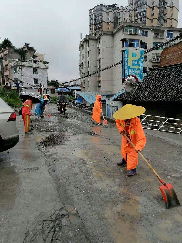 乐冠体育人紧急清淤保畅通-乐冠体育环保
