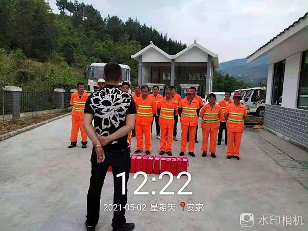 3乐冠体育环保-五一商家爱心慰问活动