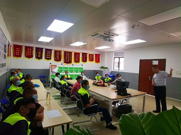 高温与台汛期的安全培训-乐冠体育环保2