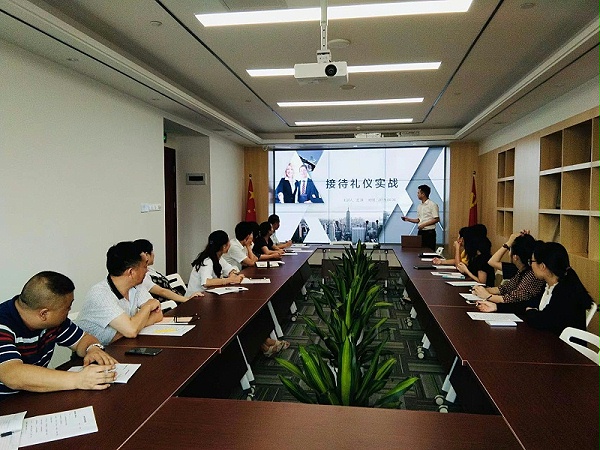乐冠体育环保-接待礼仪培训学习