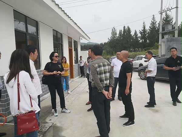 1乐冠体育环保-考察组听取情况汇报