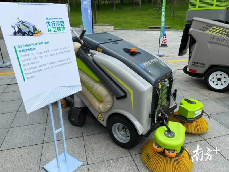 5机器代替人的清扫模式-乐冠体育环保