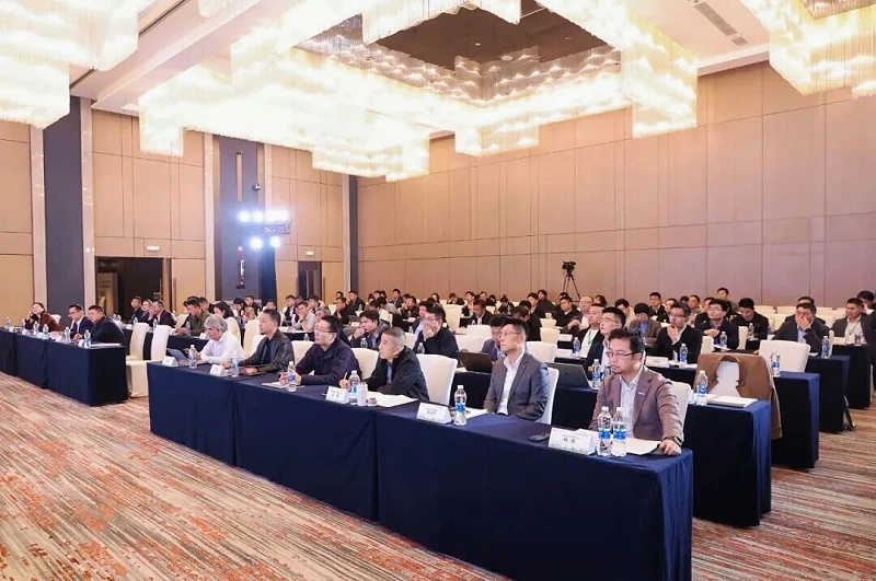 乐冠体育环保：无人驾驶与环卫机器人专业委员会成立大会现场