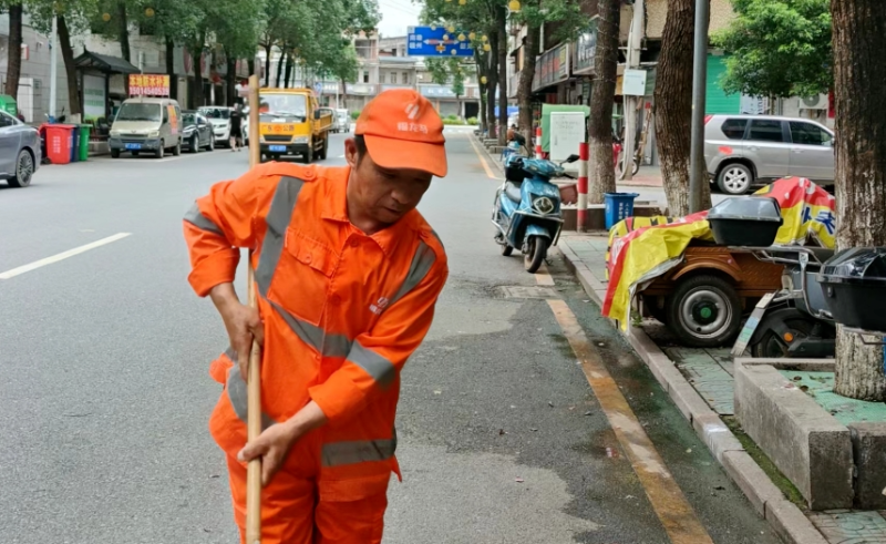 乐冠体育环保：环卫工人张相远3