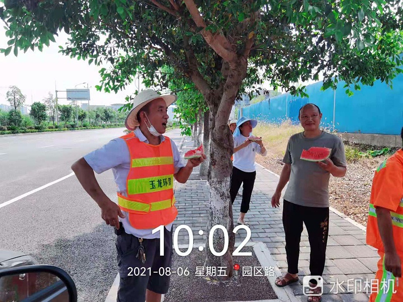 乐冠体育环保重庆分公司给员工送清凉发放慰问物资4