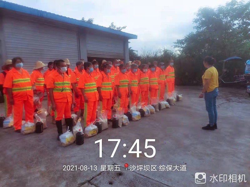 乐冠体育环保重庆分公司给员工送清凉发放慰问物资3