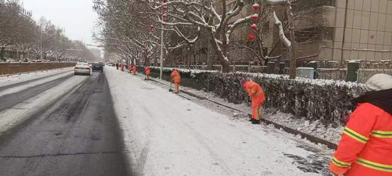 喀什乐冠体育环保“战冰雪，保出行”