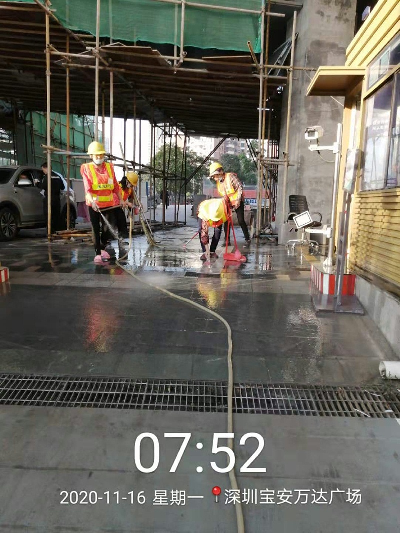 05深圳宝安万达广场开荒-乐冠体育环保