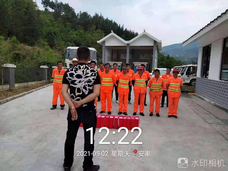 3乐冠体育环保-五一商家爱心慰问活动
