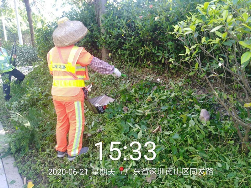 用工具捡垃圾废品-乐冠体育环保