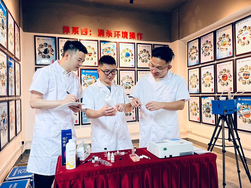 乐冠体育环保：消毒团队