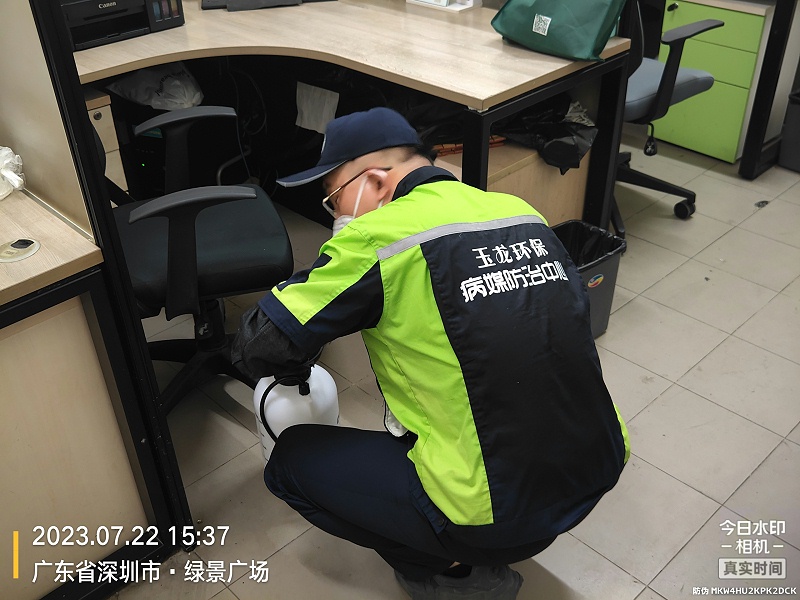乐冠体育环保：消毒现场