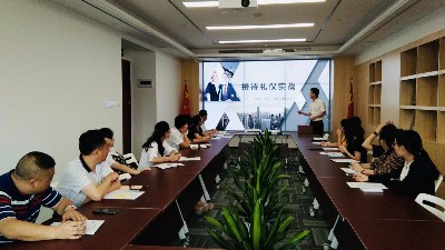 乐冠体育环保-接待礼仪培训学习
