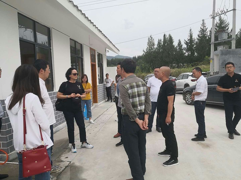 1乐冠体育环保-考察组听取情况汇报