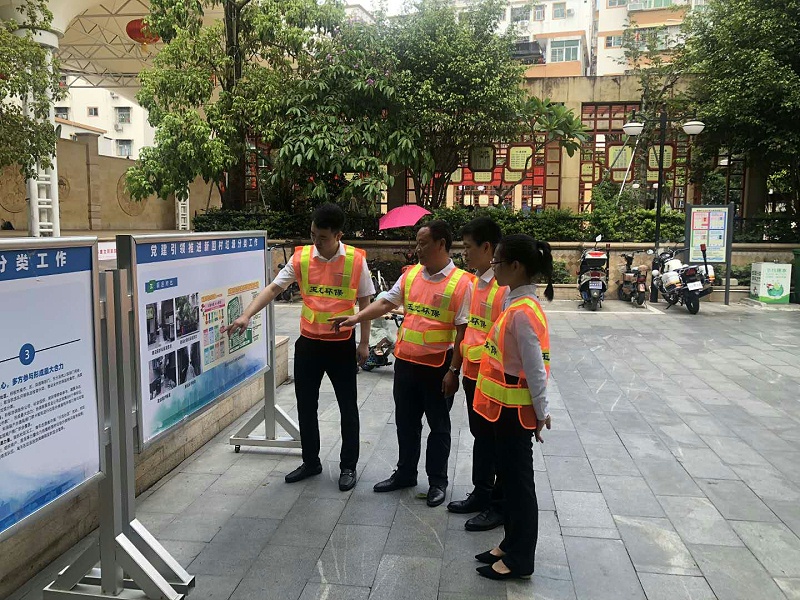 党员先锋现场学习垃圾分类-乐冠体育环保1