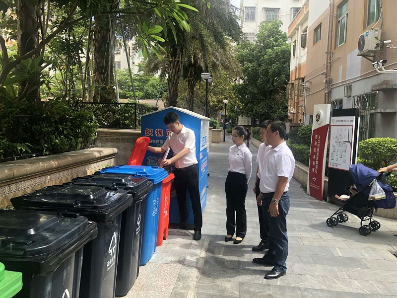 党员先锋现场学习垃圾分类-乐冠体育环保3